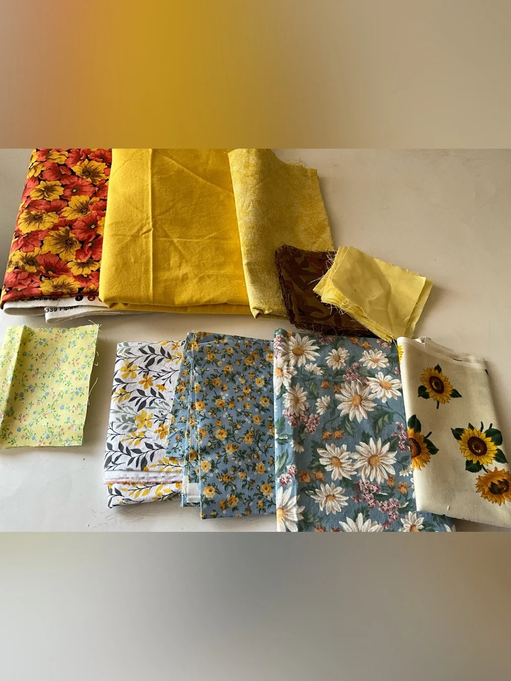Quilting Sewing Crafts Fabric Floral Daisies Orange Yellow Blue Cotton - Picture 1 of 6